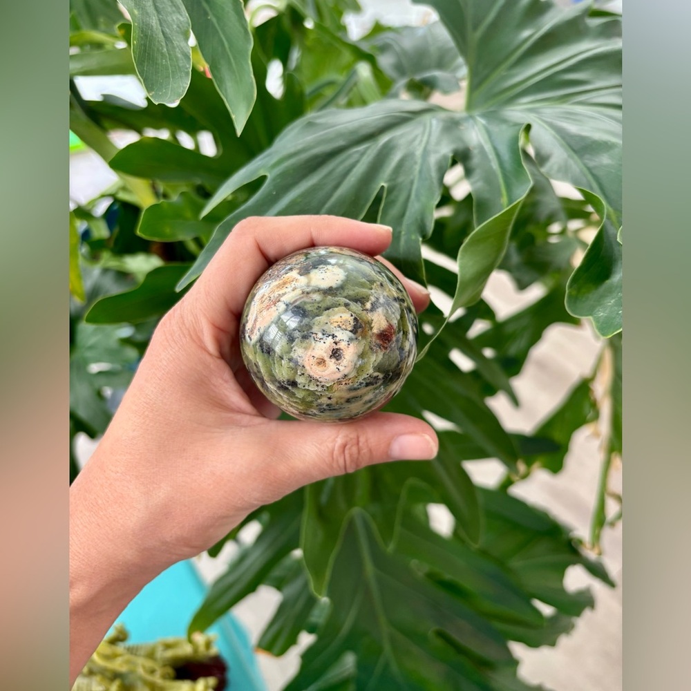 Jungle Green Serpentine sphere